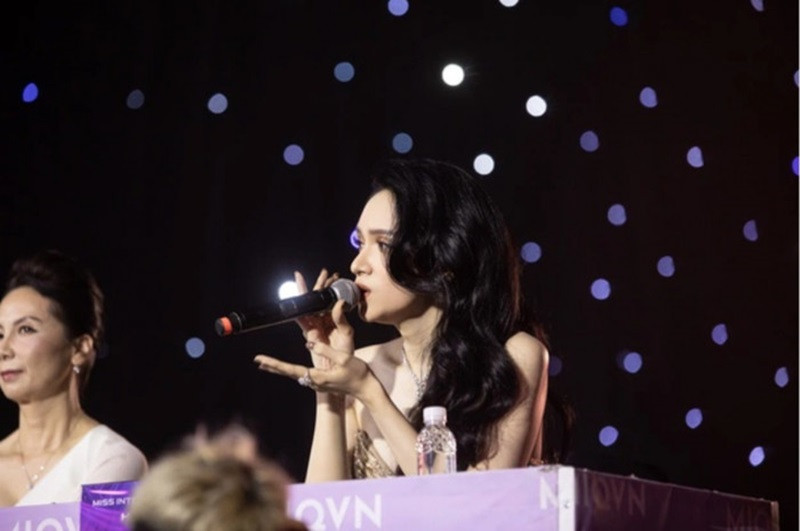 Theo Giao Thông, đại diện công ty của Hương Giang từ chối trả lời và cho biết đại diện truyền thông của cuộc thi sẽ có thông báo chính thức về ồn ào. Ảnh: Giao Thông