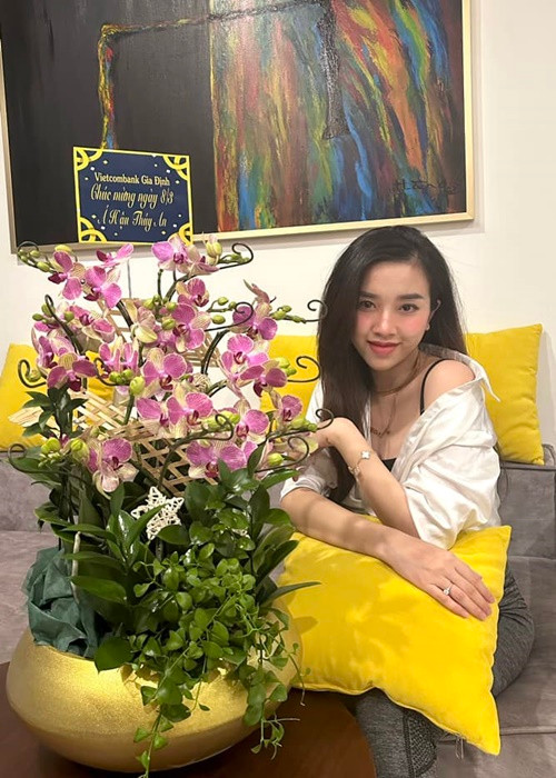 Thúy An lộ diện sau ít ngày bí mật sinh con.