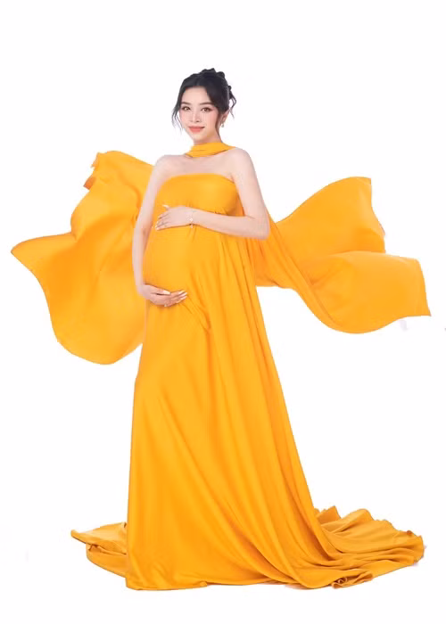 Giống như nhiều nàng hậu, Thúy An ít tham gia hoạt động của showbiz sau khi lập gia đình.