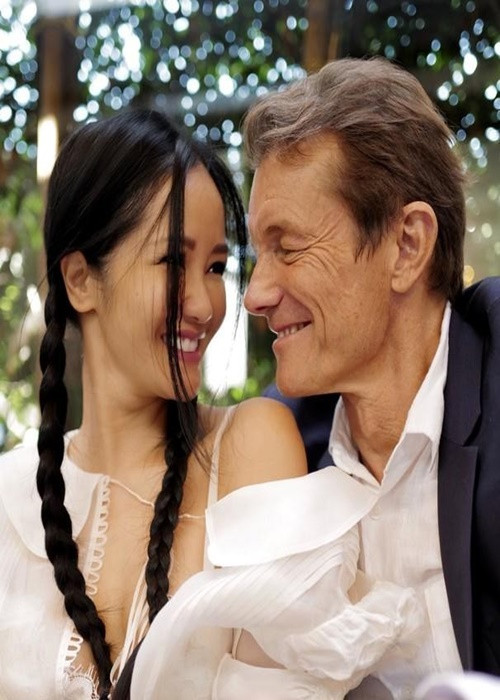 Hồng Nhung ngày càng hạnh phúc bên kiến trúc sư người Đức Gerhard Heusch. Ảnh: Tiền Phong