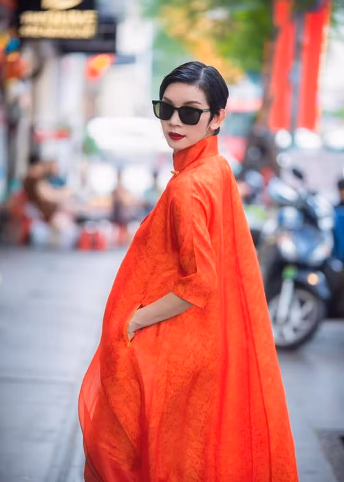 Trong chương trình Chuyện ngại nói với Xuân Lan, nữ người mẫu cho biết, loạt tin đồn năm xưa như chơi ngải máu, chui gầm giường người khác, ngủ với chồng bạn thân đều là thất thiệt. Ảnh: FBNV