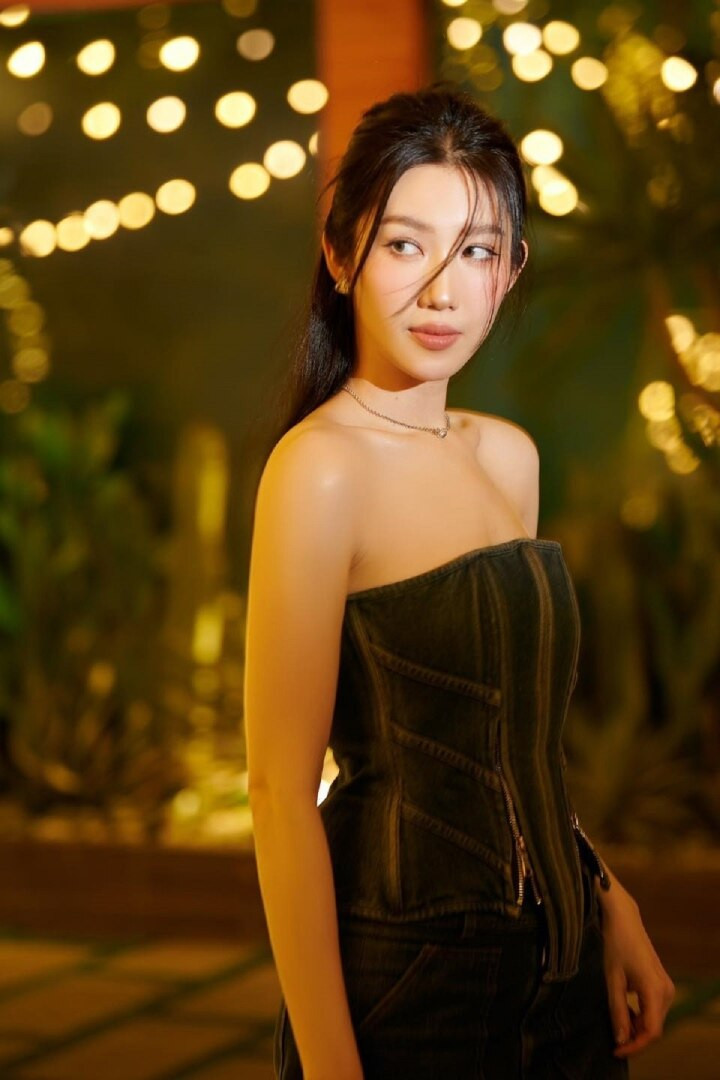 Không chỉ nổi tiếng với vai trò diễn viên, Thúy Ngân từng đạt danh hiệu Á hoàng 1 Nữ hoàng Trang sức Việt Nam 2009.