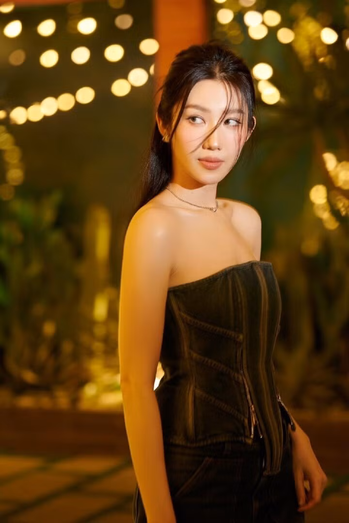 Không chỉ nổi tiếng với vai trò diễn viên, Thúy Ngân từng đạt danh hiệu Á hoàng 1 Nữ hoàng Trang sức Việt Nam 2009.