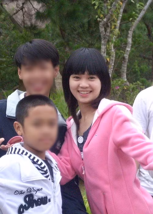 Nữ diễn viên chia sẻ những khoảnh khắc đời thường bên gia đình vào năm 18 tuổi.