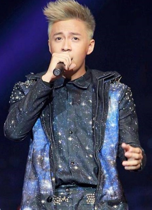 Cát-sê của Ngô Kiến Huy không hề nhỏ. Lan Ngọc từng chia sẻ, Ngô Kiến Huy được trả 50 triệu/một show, có lúc lên tới 100 triệu, một ngày có thể quay được 20 show. Về phần mình, Ngô Kiến Huy không phủ nhận thông tin từ phía Lan Ngọc.