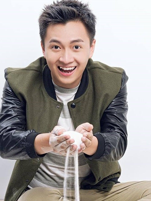 Ngoài hoạt động nghệ thuật, Ngô Kiến Huy còn kinh doanh. Khi bắt đầu dấn thân vào kinh doanh, anh nhiều lần thất bại và lấy đó là bài học để nhìn nhận mặt hạn chế và phát huy những điểm tích cực.