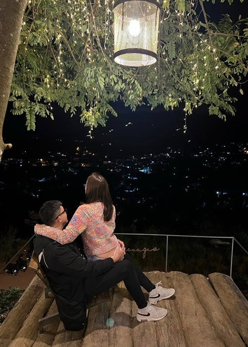 Trước đó, trên trang cá nhân, chân dài sinh năm 1993 từng úp mở hình ảnh bên bạn trai.