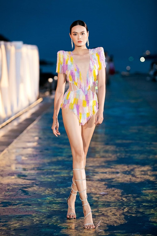 Lê Thanh Thảo có chiều cao 1m76, số đo ba vòng 81– 60– 85cm.