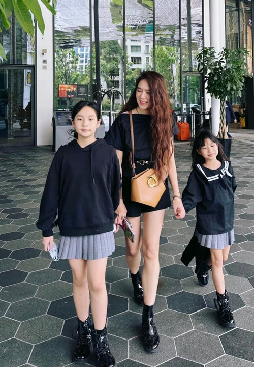 Bé Cherry và Sunny được dự đoán sẽ trở thành mỹ nhân trong tương lai giống mẹ.