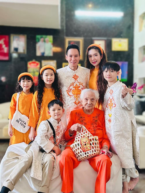 Cherry và Sunny thừa hưởng những nét đẹp của bố lẫn mẹ.