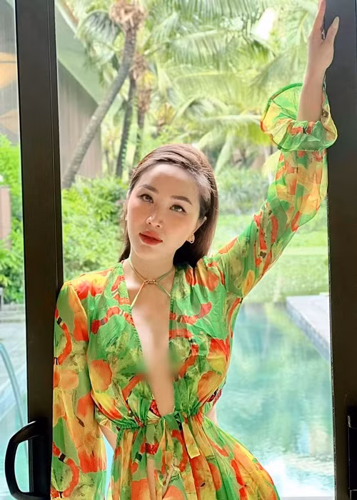 Cuộc sống của Bảo Thy đầy viên mãn ở tuổi 35 khiến nhiều người phải ghey tỵ.