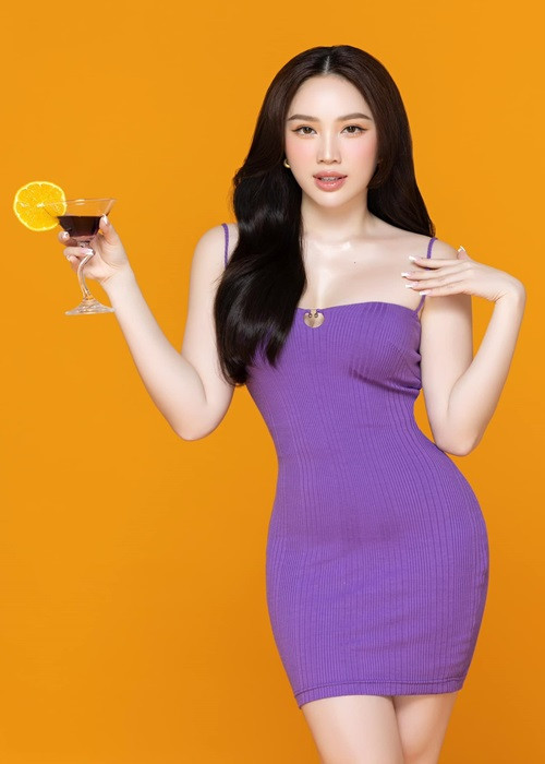 Bảo Thy chuộng mặc trang phục bó sát hoặc hở eo giúp tôn vòng hai con kiến.