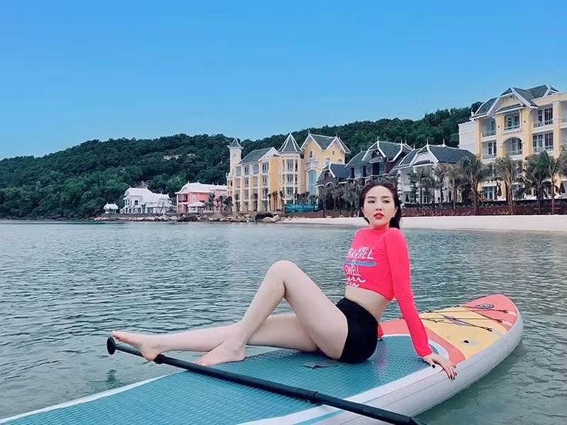 Nữ ca sĩ có vóc dáng thon gọn không kém thời son rỗi.