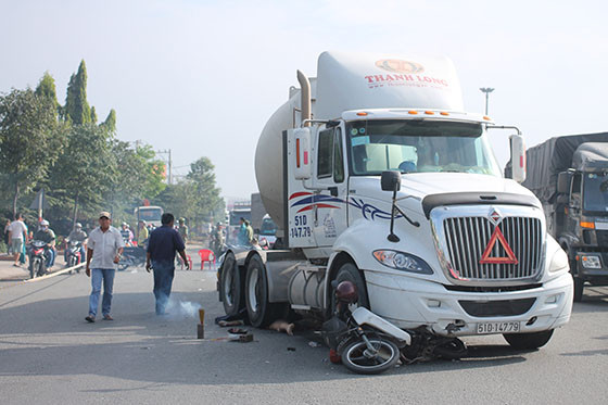 Xe dau keo tong xe may, chong chet tham vo thuong nang