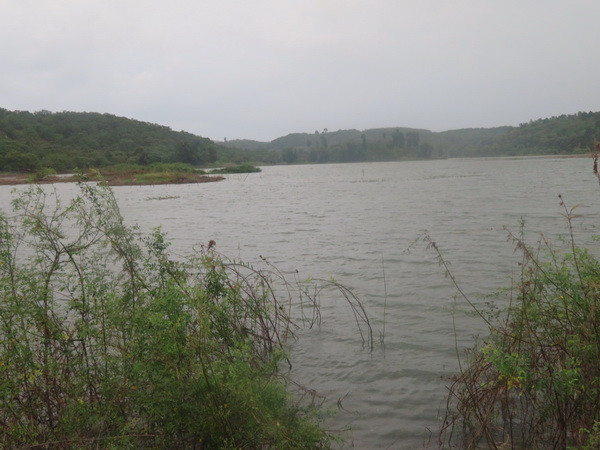 Cheo thuyen choi Giang sinh, 3 nam nu duoi nuoc thuong tam