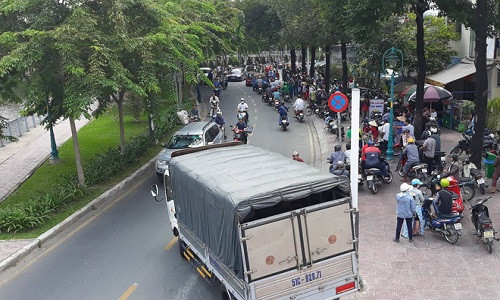 Níu kéo tình cảm không được, thầy giáo đâm chết bạn gái Niu keo tinh cam khong duoc, thay giao dam chet ban gai