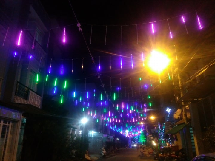 Những ánh đèn lấp lánh như những ngôi sao trên bầu trời. 