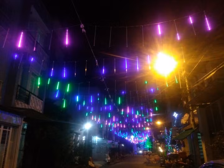 Những ánh đèn lấp lánh như những ngôi sao trên bầu trời. 