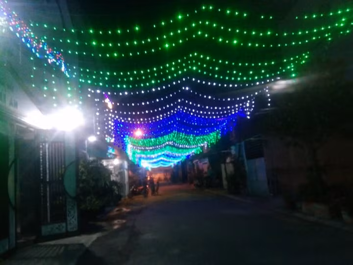 Xom dao Sai Gon lung linh nhu co tich don Giang sinh-Hinh-2