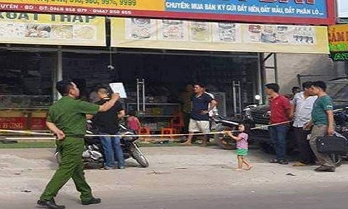 Gái trẻ cướp dây chuyền bị bắt vì đạp xe máy không nổ Gai tre cuop day chuyen bi bat vi dap xe may khong no