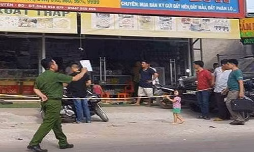 Gái trẻ cướp dây chuyền bị bắt vì đạp xe máy không nổ Gai tre cuop day chuyen bi bat vi dap xe may khong no