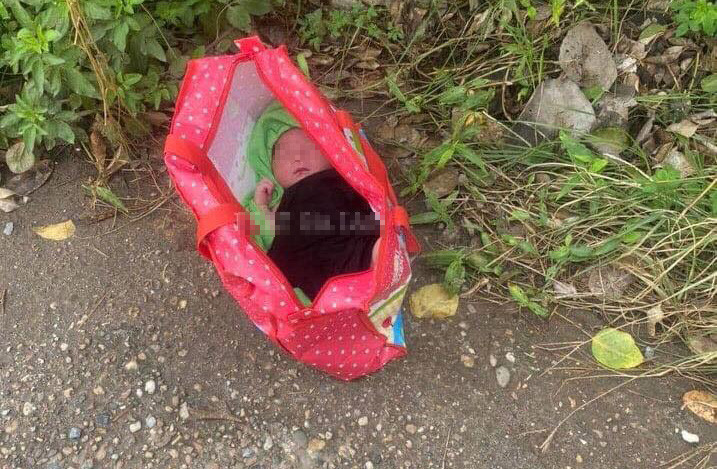 Phat hien be so sinh bi bo roi con nguyen day ron