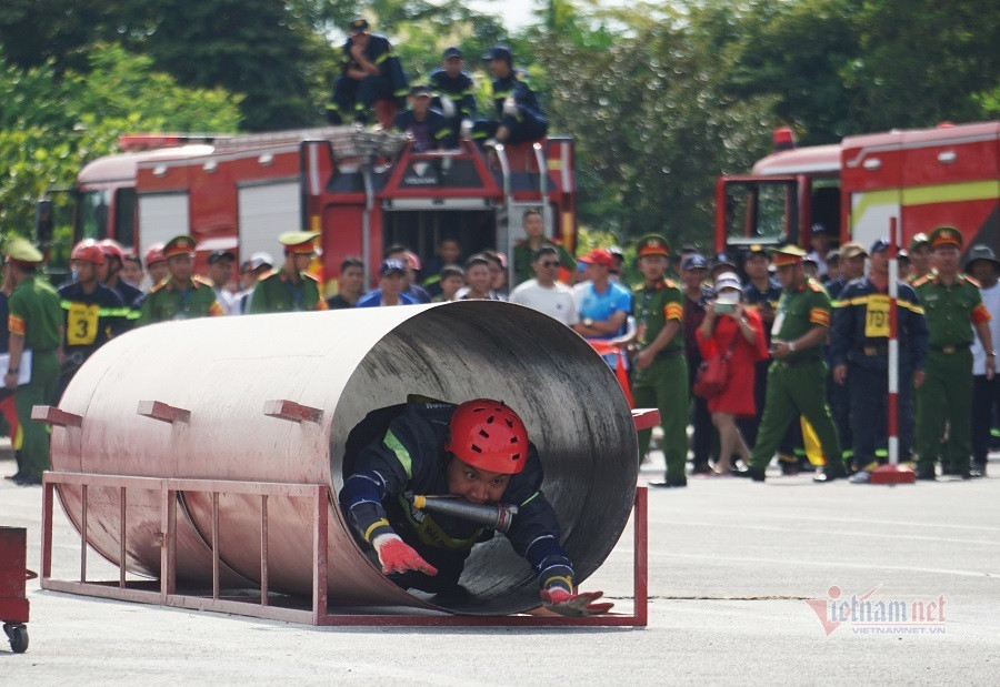 Trước đó, vòng loại được tổ chức tại 11 khu vực. Từ 140 đội tuyển tham dự của công an 63 địa phương và trường ĐH PCCC, ban tổ chức đã chọn 23 đội xuất sắc tham gia chung kết.
