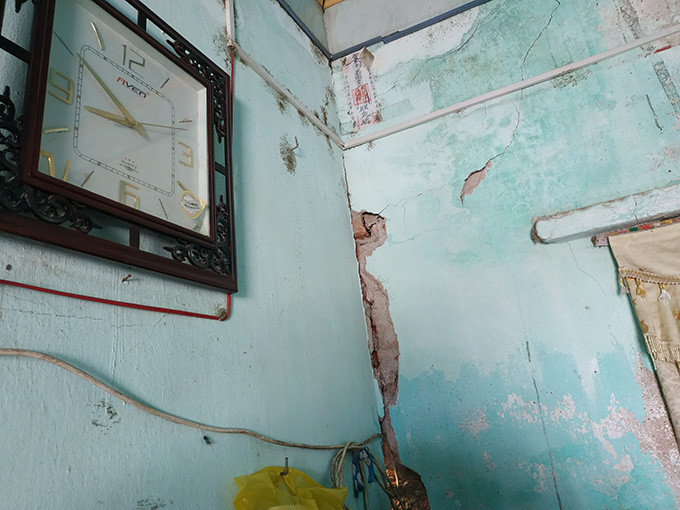 Hiện tượng lún, nứt tường do quá trình thi công tuyến đường từ ngã ba Đoàn Lập qua cầu Đăng đến QL 37 đã được gia đình bà Dinh đã phản ánh lên chính quyền địa phương. Sau đó, gia đình bà Dinh được hỗ trợ 6 tháng tiền thuê nhà tạm lánh nhằm đảm bảo an toàn tài sản, tính mạng các thành viên trong gia đình.