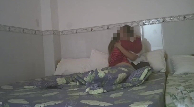 Trước đó, cuối tháng 2/2020, trên mạng xã hội lan truyền 4 clip (mỗi đoạn dài 3 phút) ghi lại cảnh ân ái của một đôi nam nữ trong resort được cho là ở TP Cần Thơ. Ngay sau khi clip lan truyền, nhiều người dân, cán bộ tỉnh Hậu Giang nhận ra người nam trong clip giống lãnh đạo một ngành ở tỉnh này.