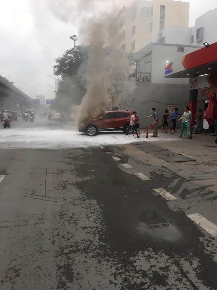 Theo đó, vào thời gian trên, xe ô tô BKS 30E – 282.84 vào đổ xăng tại cửa hàng xăng dầu An Bình 2 trên đường Nguyễn Trãi.