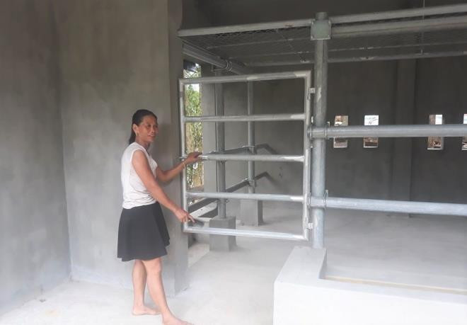 Ban Dân tộc tỉnh Nghệ An họ lập hồ sơ về số lượng, quy mô chuồng trại, sau đó đưa sang Sở Nông nghiệp và Phát triển Nông thôn thẩm định khối lượng và đơn giá. Sau khi thẩm định xong thì chuyển hồ sơ sang Sở Kế hoạch và Đầu tư thẩm định. Sở Kế hoạch và Đầu tư làm tổng hợp chung về hiệu quả, nguồn vốn... của đề án rồi trình UBND tỉnh phê duyệt". 