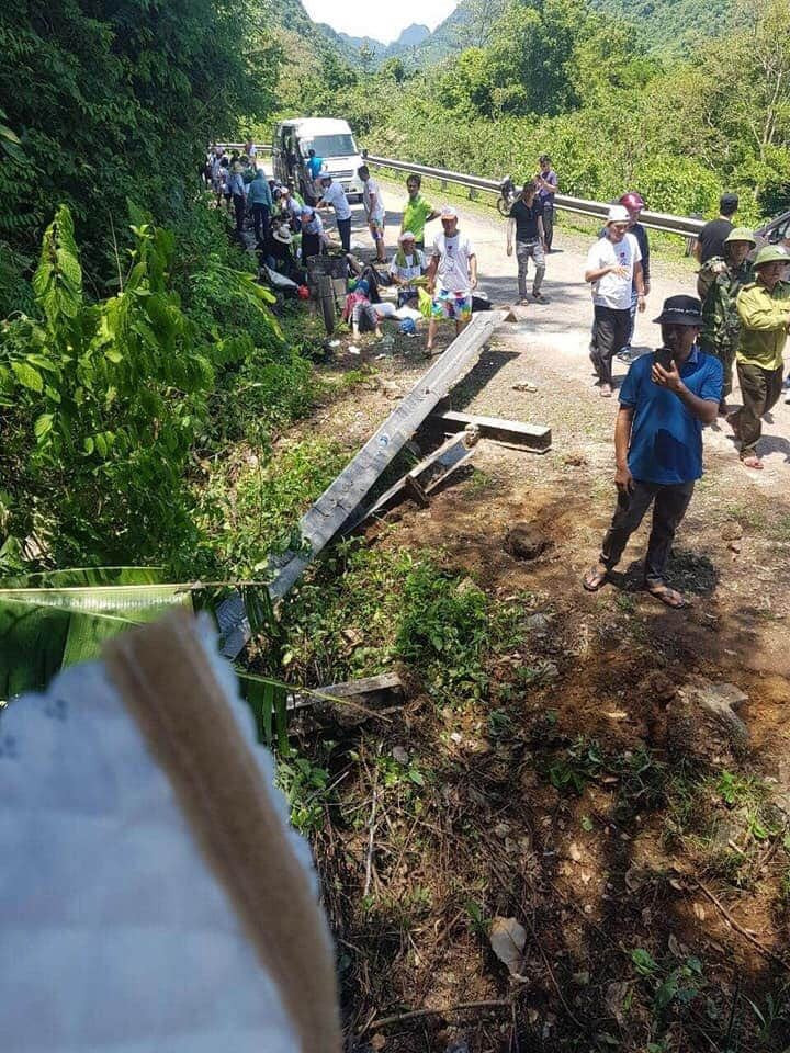 Sau khi xảy ra vụ việc Lãnh đạo UBND tỉnh đã đến hiện trường chỉ đạo lực lượng chức năng của tỉnh và huyện Bố Trạch cùng người dân tổ chức cứu hộ, cứu nạn, khắc phục hậu quả và điều tiết giao thông.