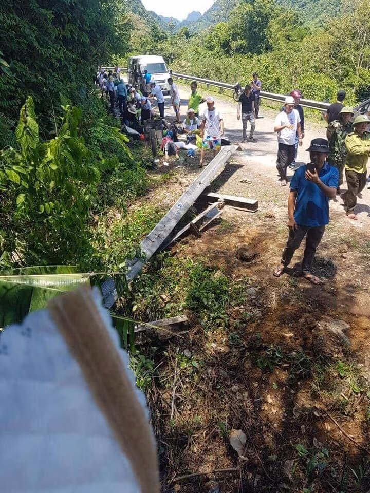 Sau khi xảy ra vụ việc Lãnh đạo UBND tỉnh đã đến hiện trường chỉ đạo lực lượng chức năng của tỉnh và huyện Bố Trạch cùng người dân tổ chức cứu hộ, cứu nạn, khắc phục hậu quả và điều tiết giao thông.