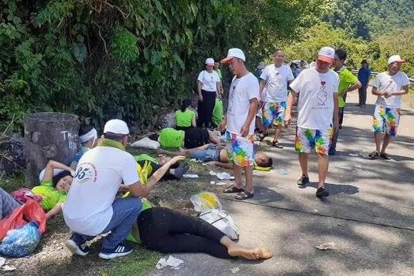 Hiện nguyên nhân vụ xe du lịch lao xuống vực ở Quảng Bình đang được cơ quan chức năng điều tra, làm rõ.