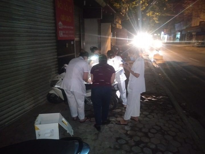 Nhân viên y tế luôn luôn túc trực.