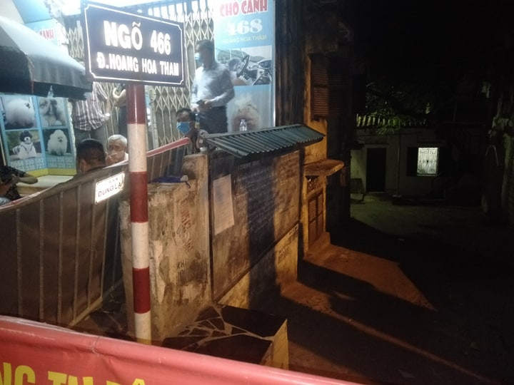 Lực lượng chức năng vẫn đang có mặt tại hiện trường để lấy số liệu về quá trình di chuyển cũng như thông tin của trường hợp kể trên.