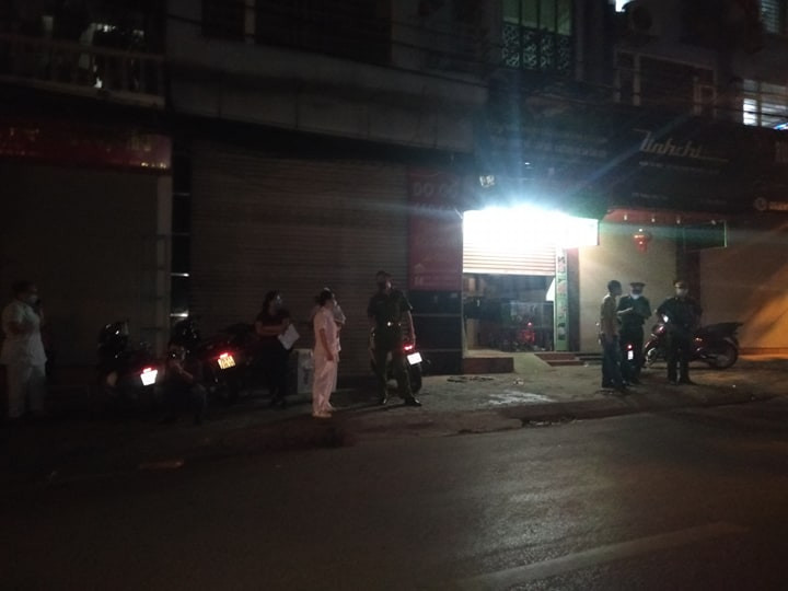 Theo cơ quan chức năng, ca nghi nhiễm là nam giới, 76 tuổi, ở phố Hoàng Hoa Thám, có đi du lịch Đà Nẵng từ giữa tháng 7/2020