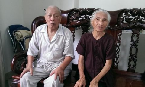 Hom nay, xet xu vu bo me chong dang song bi con dau khai tu