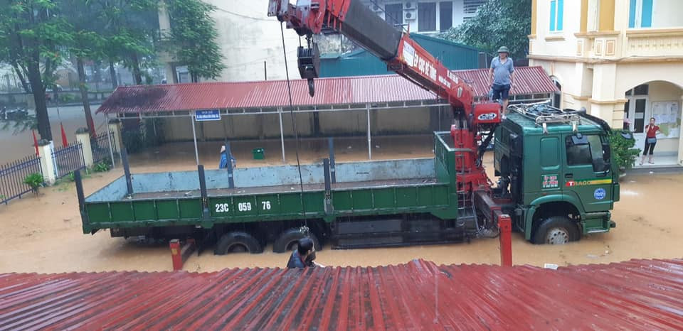 Theo Trung tâm Dự báo Khí tượng Thủy văn Quốc gia cho biết, sáng nay (21/7), vùng hội tụ gió trên cao đã gây ra mưa rào và dông cho các tỉnh Bắc Bộ, riêng khu vực vùng núi và trung du có mưa vừa, có nơi mưa to đến rất to (lượng mưa tính từ 01h ngày 21 đến 07h ngày 21/7) như: Hà Giang 244mm, Lào Cai 81mm, Phù Yên (Sơn La) 49mm, Bắc Mê (Hà Giang) 32mm, Tam Đường (Lai Châu) 20mm,….