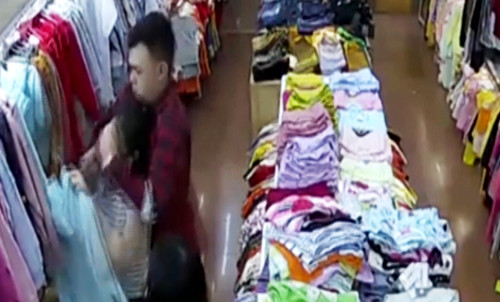 Nu nhan vien bi dam trong cua hang: Lo dien nghi pham-Hinh-2