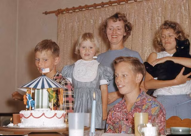 Tiệc sinh nhật ấm cúng tại một gia đình Mỹ. Ảnh VT