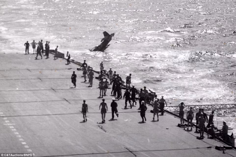 Đa số phi công Nhật tử nạn trong các vụ tấn công Kamikaze. Theo đó, biển cả trở thành ngôi mộ của họ.