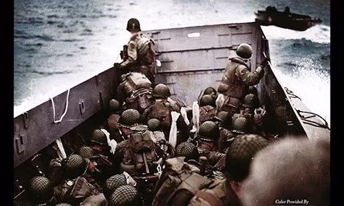 Hình ảnh lịch sử nổi tiếng quân đồng minh chuẩn bị đổ bộ lên bãi biển Omaha trong cuộc đổ bộ D-Day ngày 6/6/1944.