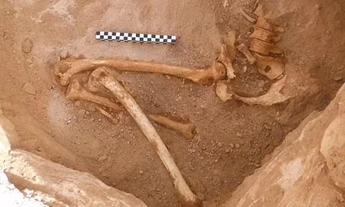 Bi an thi hai phu nu mang thai 3.200 nam tuoi