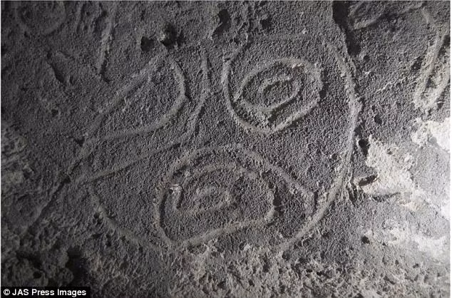 Những bức vẽ cổ xưa này được người dân bản địa tạo ra cách đây khoảng 800 năm.