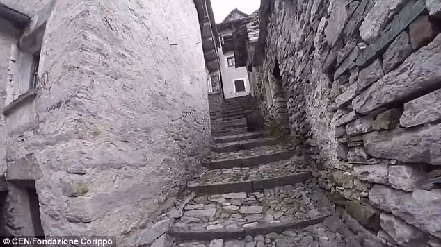 Chủ tịch tổ chức Corippo 75, kiến trúc sư Fabio Giacomazzi, cho biết: "Mỗi căn nhà sẽ được gắn tên của gia đình từng sở hữu lâu nhất và lối sinh hoạt truyền thống vẫn được giữ nguyên vẹn".