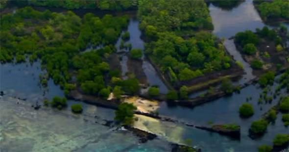 Vương quốc Saudeleur đã mất vài thế kỷ để tạo ra những cấu trúc bằng đá và vẫn còn trên 92 hòn đảo nhân tạo ngoài khơi đảo Pohnpei ở Thái Bình Dương. Nan Madol là thủ đô của vương quốc Saudeleur bí ẩn cho đến năm 1628.