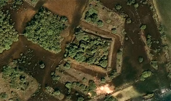 Các chuyên gia cho hay thành phố này có niên đại từ thế kỷ thứ nhất hoặc thứ hai sau công nguyên. Đây có thể là một trong những thành phố lớn đầu tiên trong lịch sử các đảo Thái Bình Dương.