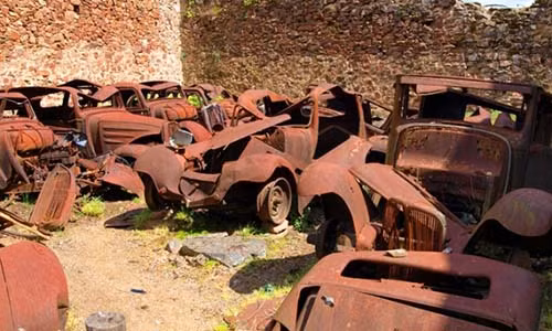 Tháng 6/1944, phát xít Đức đã thực hiện một cuộc tàn sát đẫm máu tại ngôi làng Oradour-sur-Glane ở Pháp. Hậu quả là 642 người dân ở ngôi làng này bị giết hại.