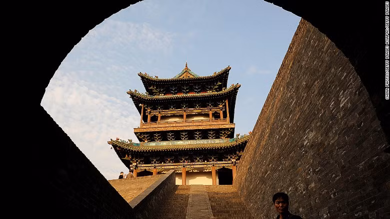 Lối đi phía trên bức tường thành rộng từ 3 - 5m.